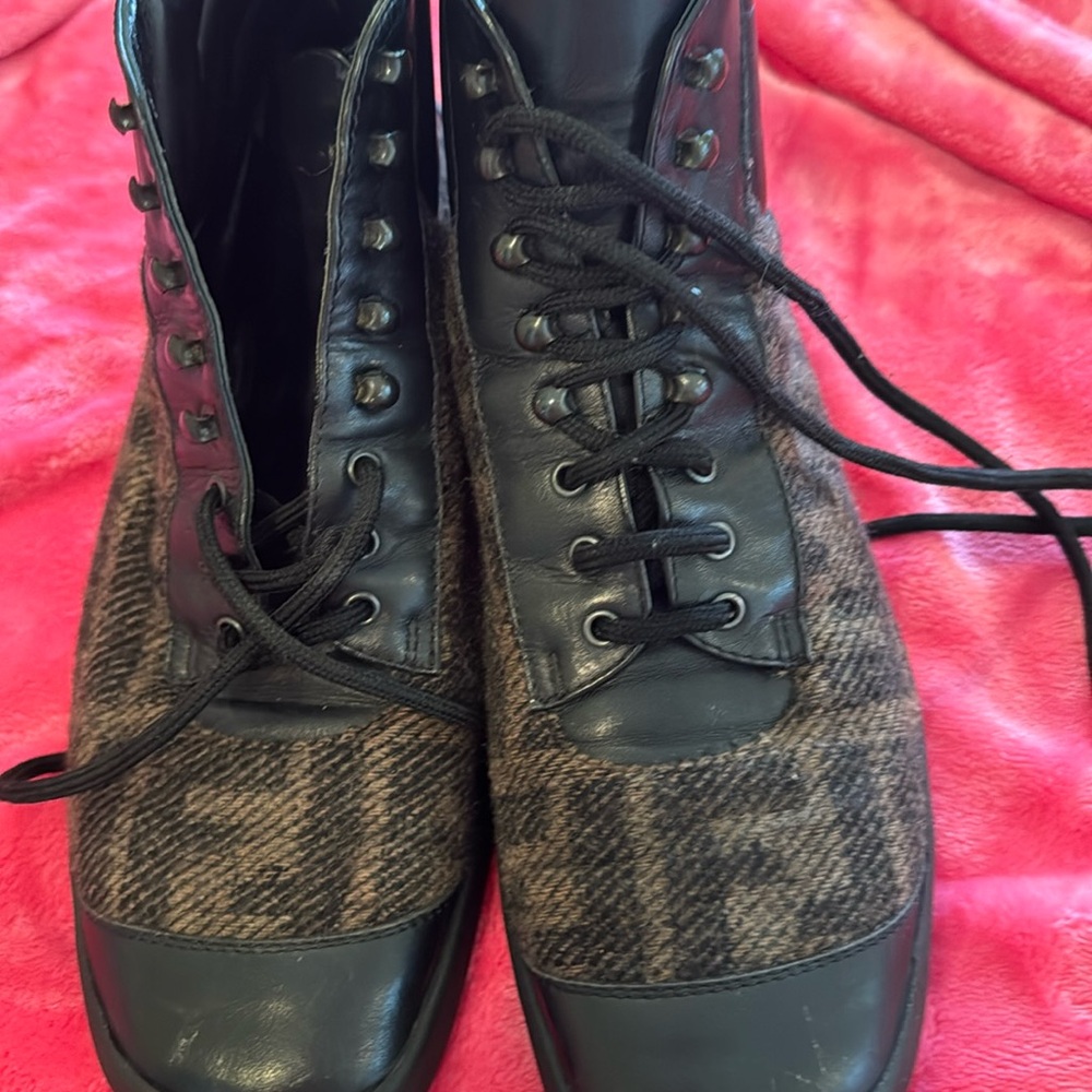 Fendi boots like new good condition